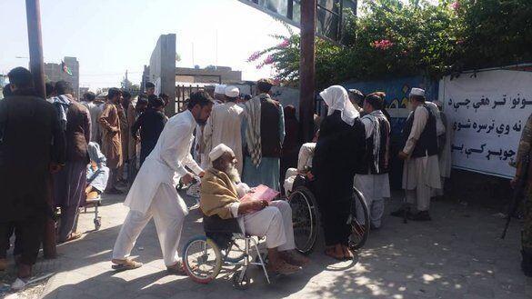 ازدحام در برابر کنسولگری پاکستان در افغانستان 15 کشته داشت